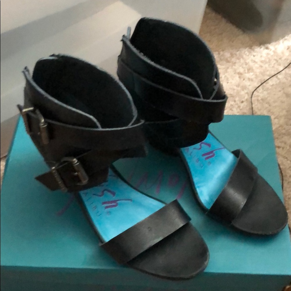 Blowfish sandals so cute low price
